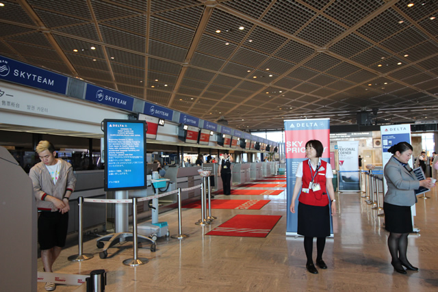 グアム行き、成田空港