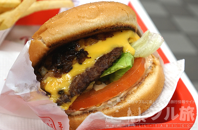 IN-N-OUTバーガーのチーズバーガー