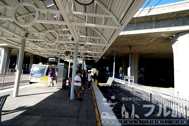 ロサンゼルス国際空港から格安で移動する方法