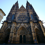 プラハ城の聖ヴィート大聖堂は早朝に行くと撮影しやすい