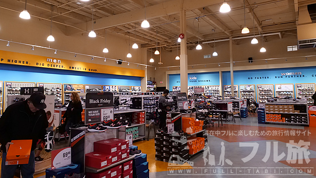 巨大ショッピングモール、CFリッチモンドセンターが凄い!